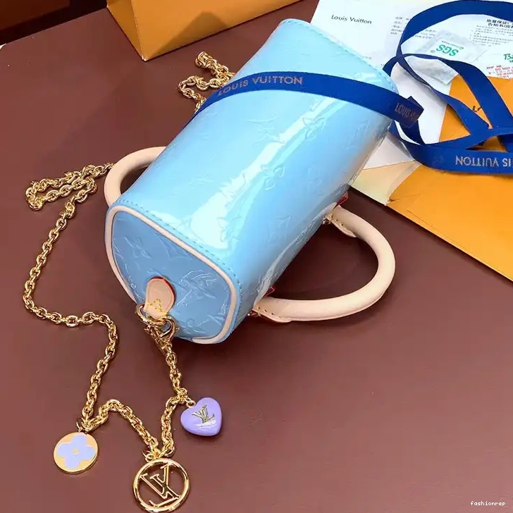 Fashionrepsfam ru LV 2410YA0037 Bags 0814